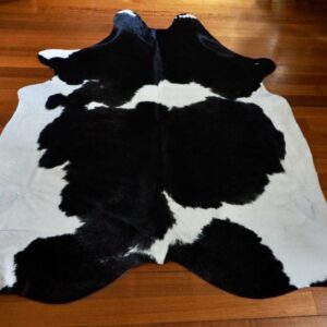 A Lovely Glossy Coat - Beautiful Markings - A Gorgeous Traditional Black and White  Cowhide Rug