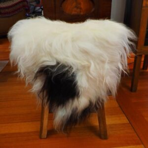 A Lovely Long Wool Icelandic Sheepskin Throw / Rug - Naturally Beautiful