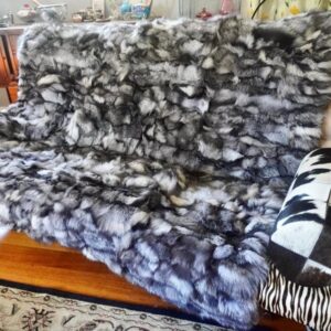 An Amazing 1800mm x 1600mm Silver /Blue Arctic Fox Fur Throw/Rug  -  Naturally Beautiful