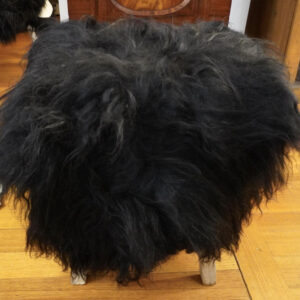 Lovely Long Wool Natural Black Icelandic Sheepskin Throw Rug