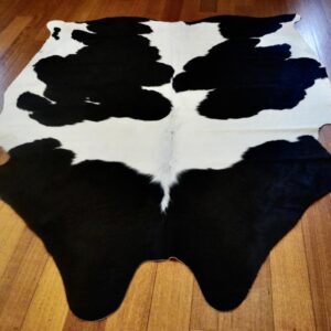 Near Symmetrical Markings - A Beautiful Apartment sized Hide