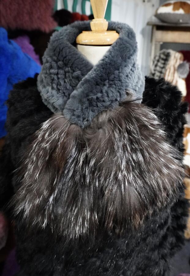 A Stunning Silver Fox and Rex Rabbit Fur Scarf - Timeless A Stunning Silver Fox and Rex Rabbit Fur Scarf - Timeless