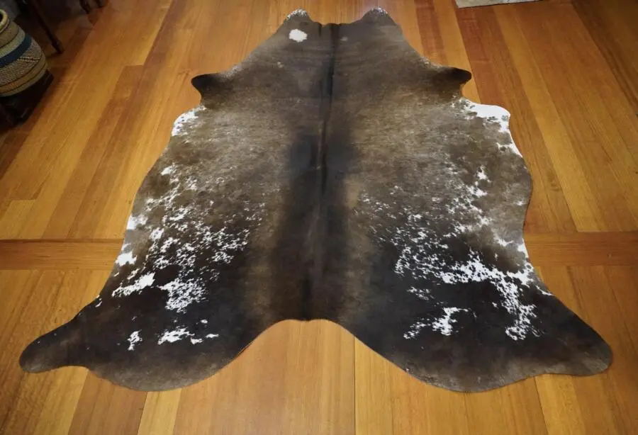 Pretty as a Picture with Speckled Flanks - A Lovely Mid Sized Cowhide Rug
